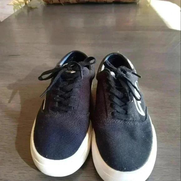 Lacoste Tennis Shoes Unisex Like New - Picture 2 of 6